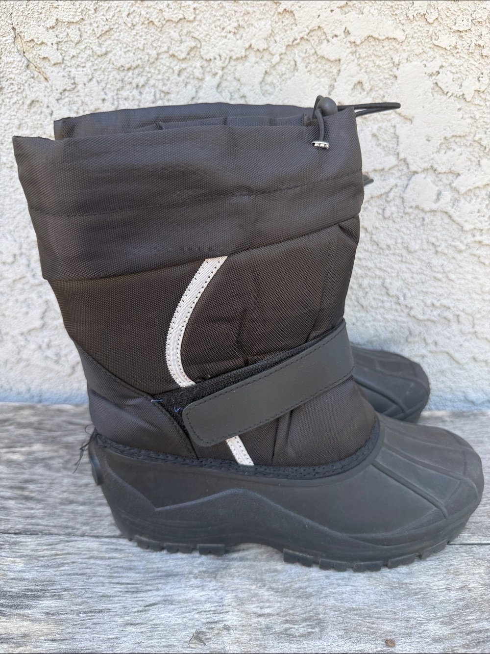 Snowboots - ladies size 6.